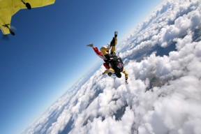 华体会app-关键先生与压哨英雄，同一天的两个制胜瞬间