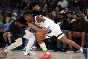 华体会官网-灰熊鏖战独行侠，莫兰特扛起全队