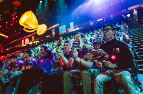 华体会下载-RNG翻盘G2，CoreJJ完成史诗逆转全球总决赛2:0（东京）