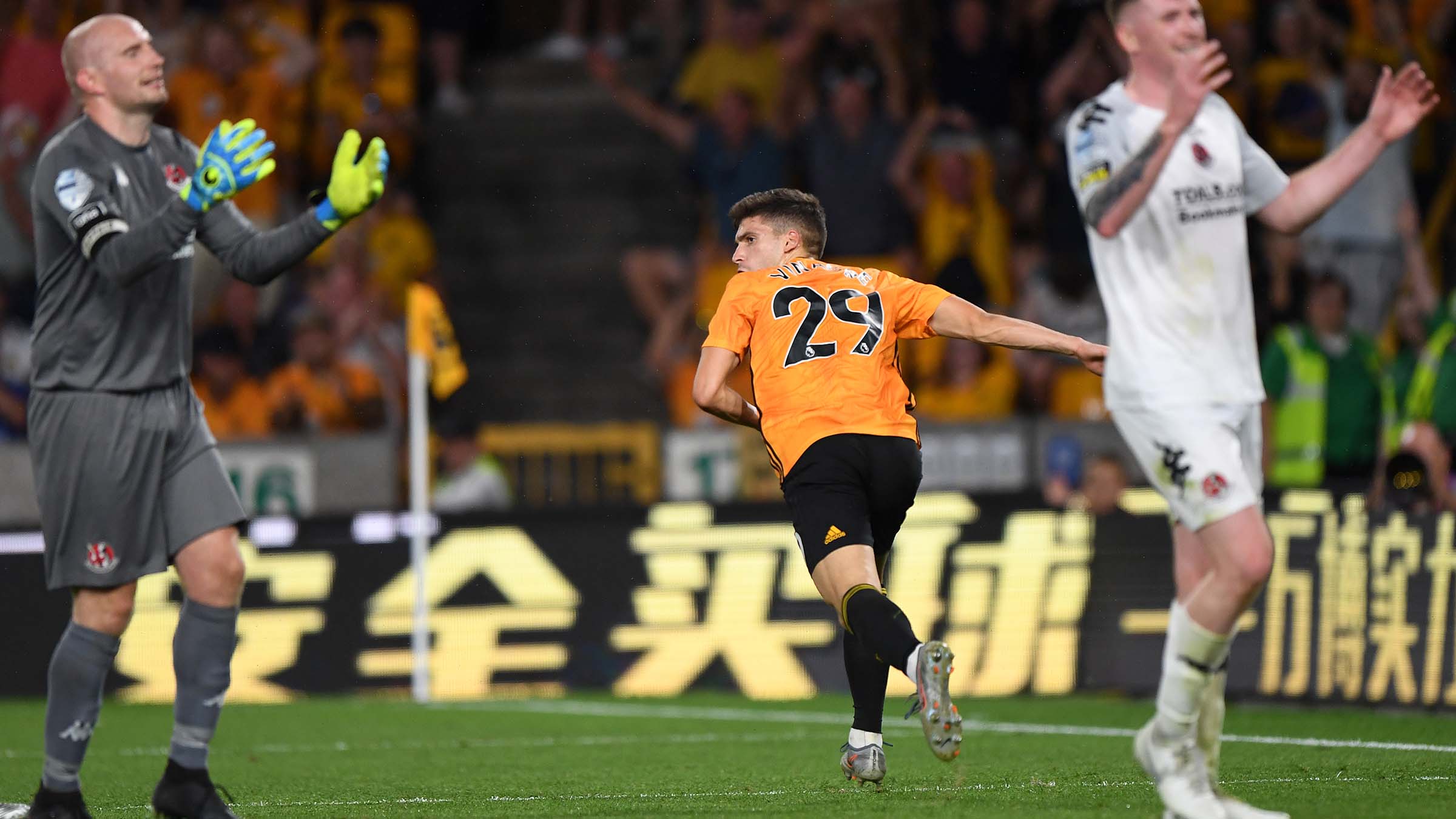 华体会体育-狼队主场告捷,提前锁定欧战名额 第2张 华体会体育-狼队主场告捷,提前锁定欧战名额 第2张