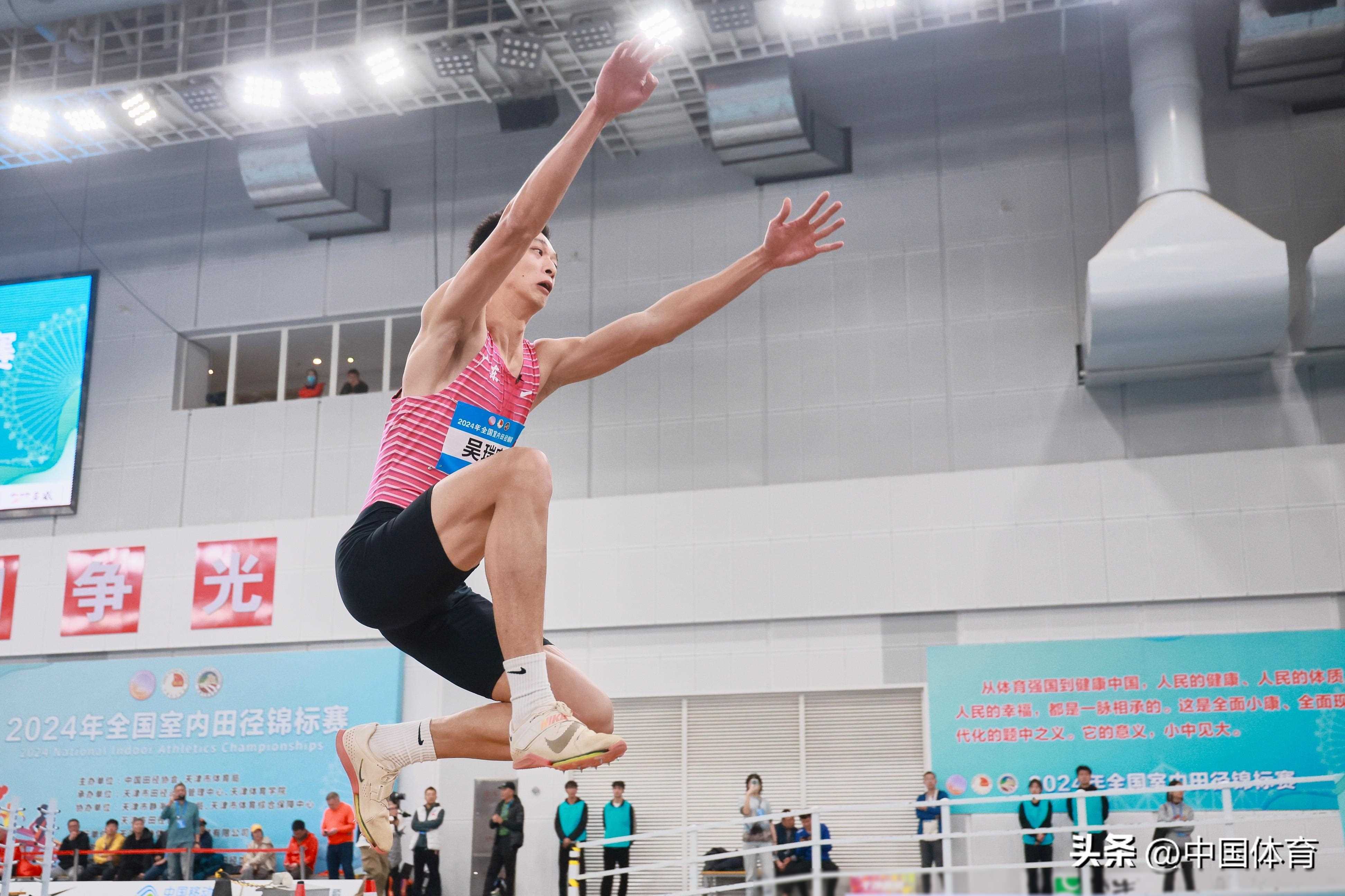 华体会登陆-田径项目中选手跳远表现引人瞩目 第1张 华体会登陆-田径项目中选手跳远表现引人瞩目 第1张